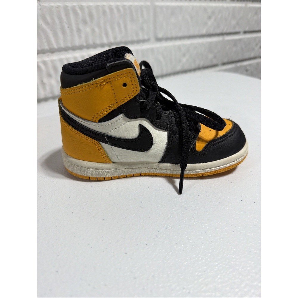 Size 8C - Jordan 1 High Black, Orange, White Toddler Air Jordan Retro High OG - Picture 3 of 10